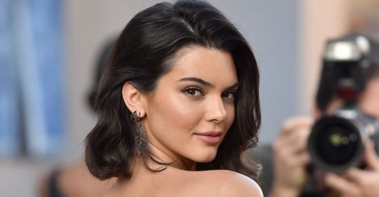 Wow!! Kendall Jenner shokon fansat me foton 10 vite më parë, fytyrë me probleme dhe plot akne…[FOTO]