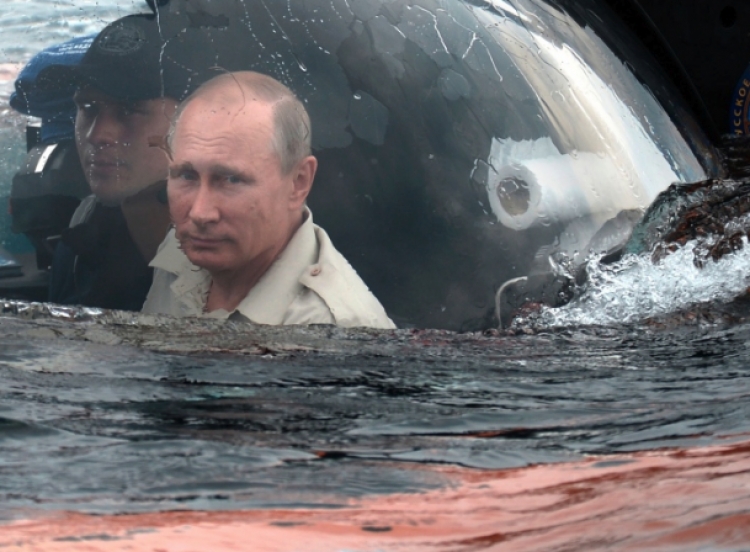 Moska në protestë, Putin vijon aventurat me batiskaf [VIDEO]