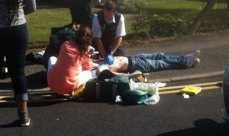 Ngjarje e rëndë në Fushë-Arrëz, qëllohet me thikë 25-vjeçari Aleksandër Matoshi, Policia shpall në kërkim shtetasin Erjon Hasani