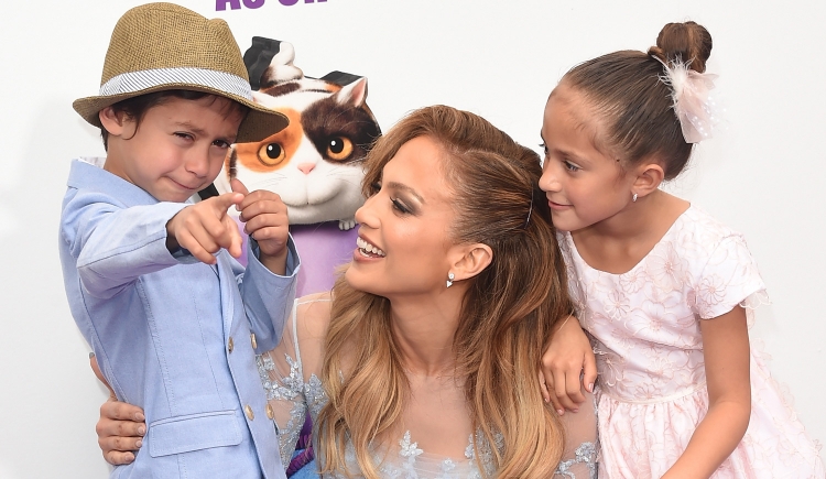 Jennifer Lopez u kërkon falje publikisht fëmijëve [FOTO]