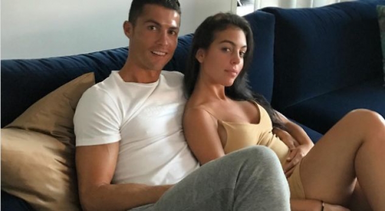 Fotoja që po thyen rrjetin, Ronaldo sërish baba? Ja si përgjigjet nëna e tij [FOTO]