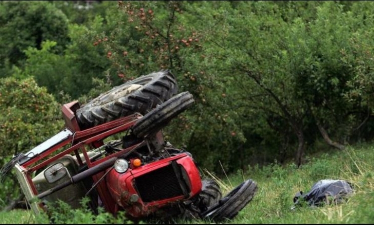 Devoll, e zë poshtë zetori teksa punonte tokën, ndërron jetë 60-vjeçari