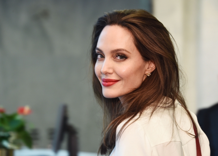 Angelina Jolie fotografohet në formë perfekte, por ky detaj në foto, i la pa fjalë të gjithë [FOTO]