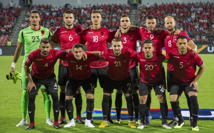Pas ndeshjes me Jordaninë, futbollisti i Kombëtares Shqiptare bëhet baba, zbulohet emri dhe gjinia e fëmijës! [FOTO]