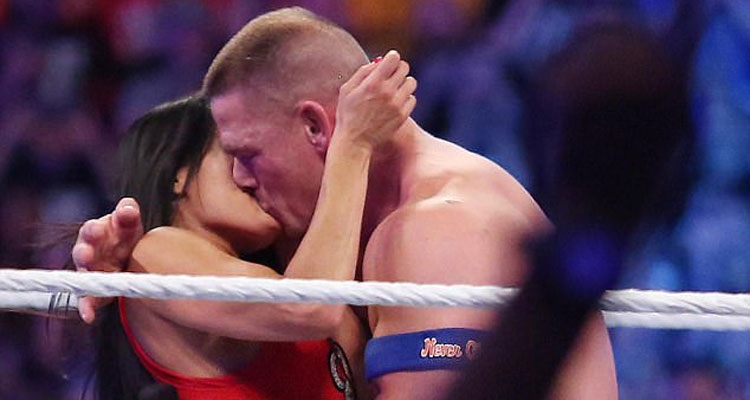John Cena i propozon për martesë të dashurës së tij në ring, menjëherë pasi fitojnë ndeshjen! [VIDEO]