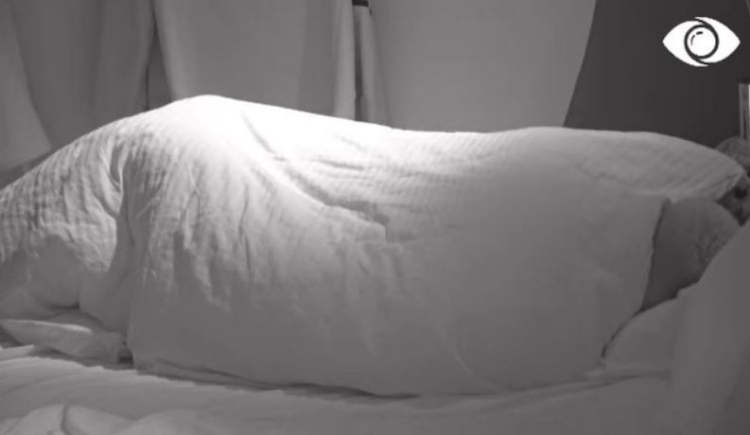 Kiara dhe Luizi lojëra erotike nën çarçafë: ‘Do të ta shkul këtë...’!