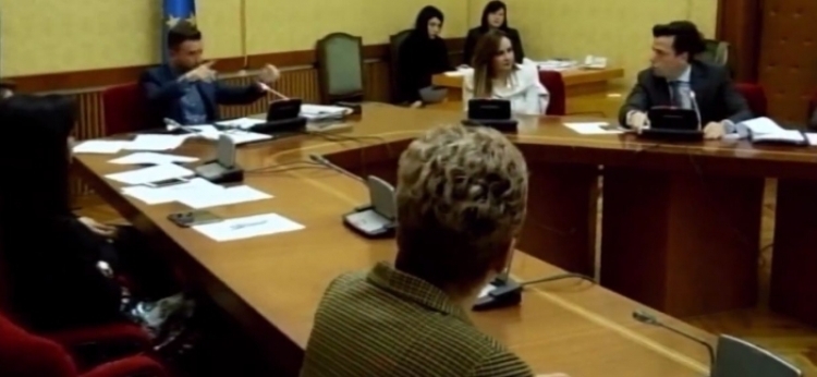 Komisioni i Ekonomisë miraton në parim buxhetin e vitit 2018, PD dhe LSI bashkojnë votat kundër