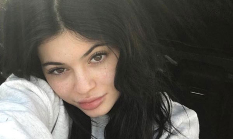 Kylie Jenner tregon sekretet e saj për një selfie perfekte [VIDEO]