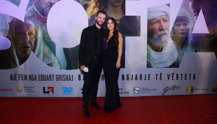 Krah Eduartit për premierën e filmit, Arbana shpenzon shifrën marramendëse për fustanin