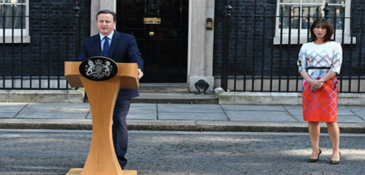 Britania jashtë BE-së, Cameron jep dorëheqjen