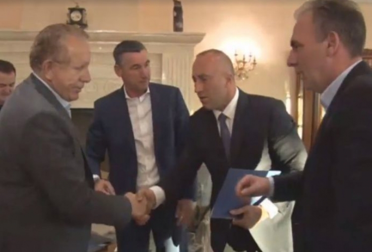 Arrihet marrëveshja për qeverinë, Pacolli, Haradinaj dhe Veseli firmosin koalicionin