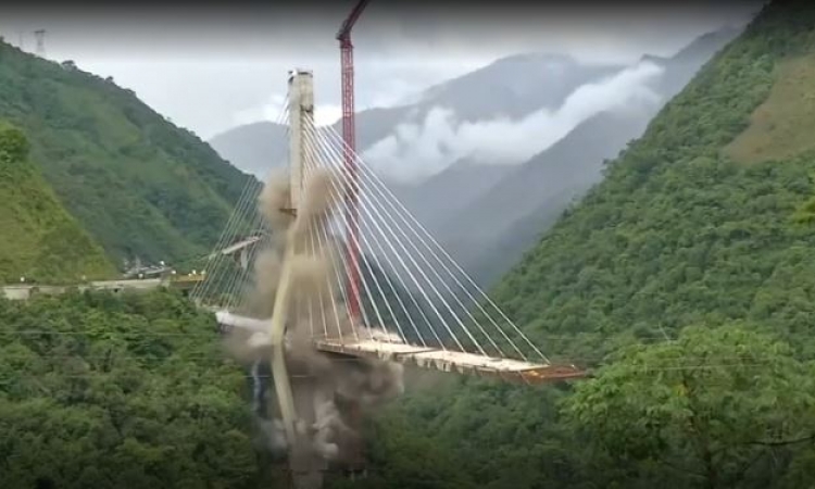 Kolumbia shkatërron urën vdekjeprurëse [VIDEO]