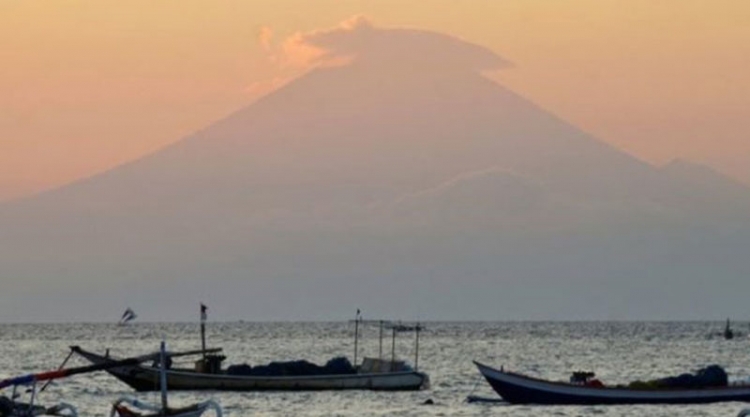 Në pritje të shpërthimit të vullkanit në Bali, 35 mijë njerëz braktisin rajonin