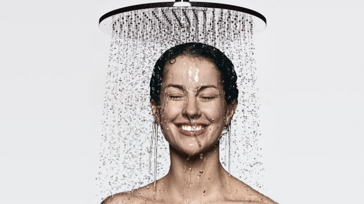 Habit studimi: Ja si ndikon dushi në mëngjes dhe dushi në darkë