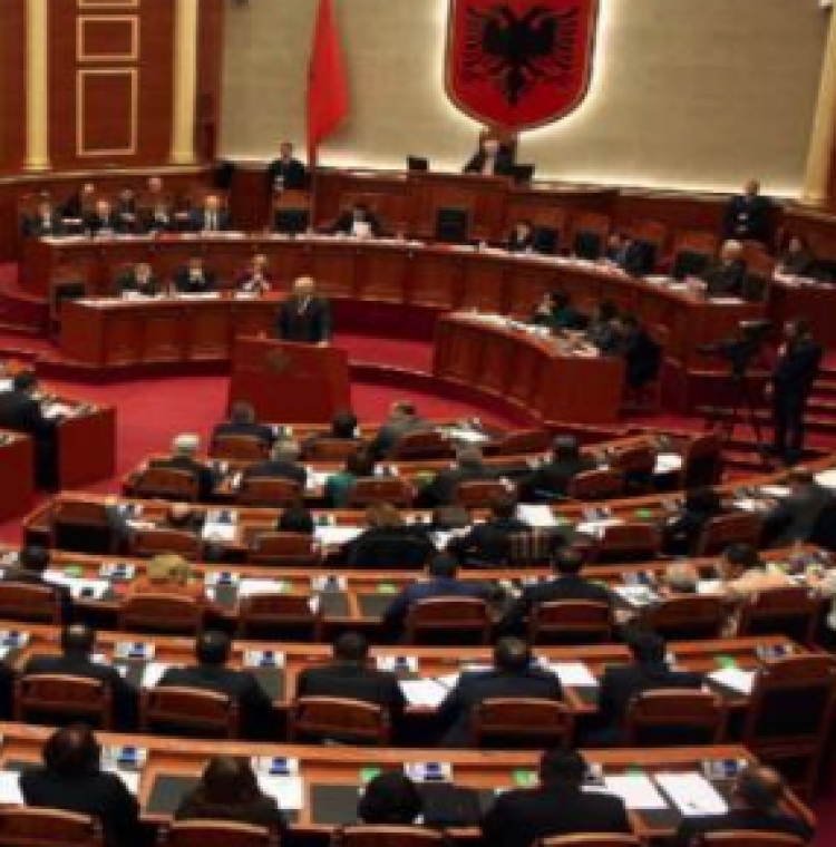 Zhvillimet në Kuvend, betohen 4 deputetët e rinj të LSI-së