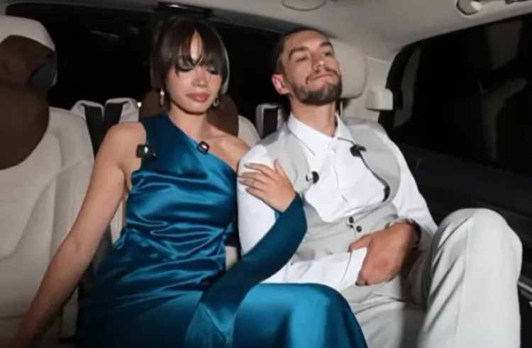 Drejt romancës me Olën në 