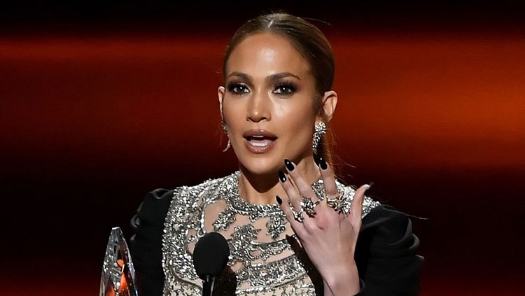 J.Lo triumfon për herë të parë në People's Choice Awards! Ja sa iu desh që t'ia dilte! [FOTO]