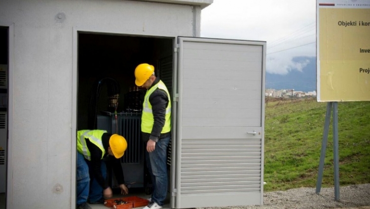 Digjet kabina elektrike në Gjirokastër, banorët e fshatit Valare pa energji elektrike