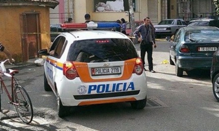 Pogradec, goditen me sende të forta dy vellezër pronar të një lokali