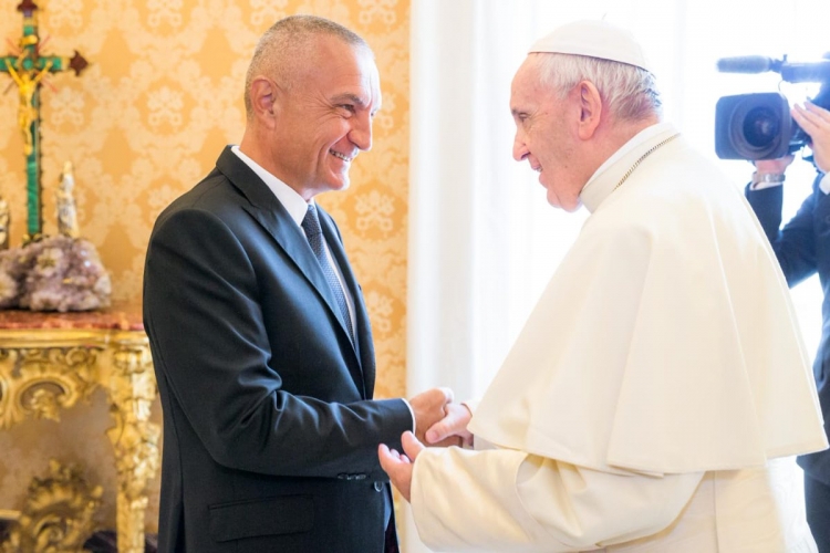 Presidenti Meta takon Papa Françeskun: Do ruajmë dhe promovojmë harmoninë fetare