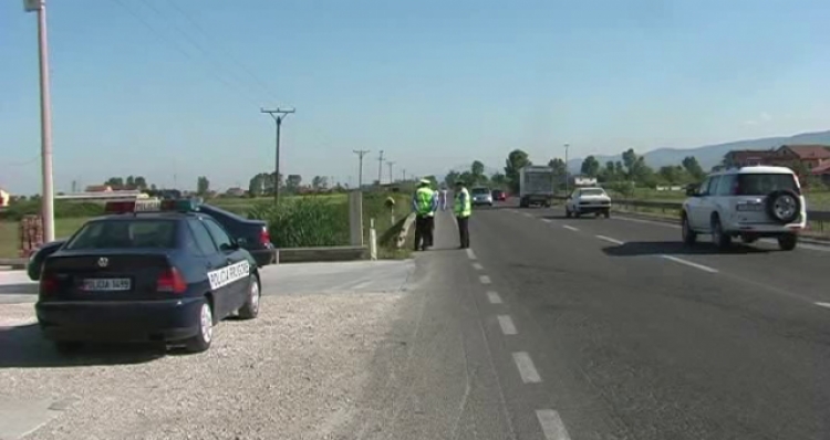 Aksident në autostradën Fushë-Krujë-Milot, përplasen dy makina, plagosen 3 persona