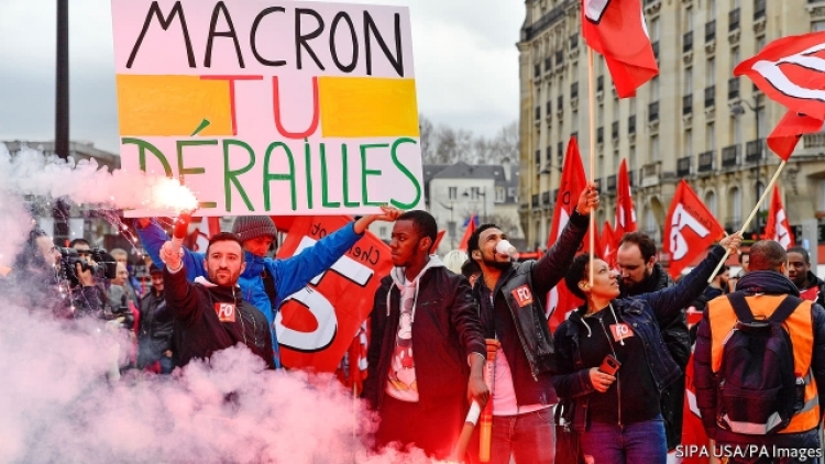 Arrestime dhe plagosje në Francë. Protestuesit sfidojnë Macron