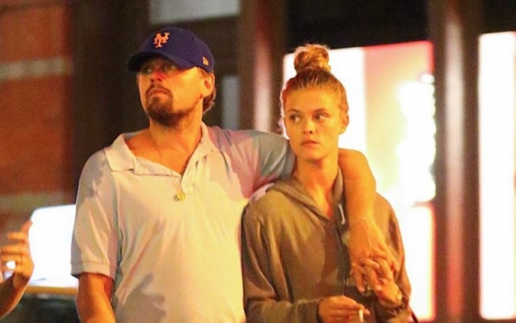 Leo DiCaprio dhe e dashura e tij përfshihen në një aksident