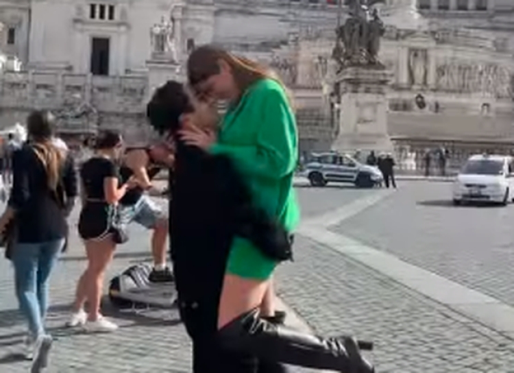 ‘Hymë në oqean dhe i dhuruam trëndafila’, këngëtarja shqiptare ndahet nga i dashuri në mënyrën e veçantë