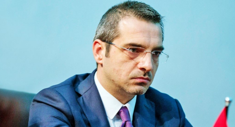 Nën hetim nga Prokuroria, Saimir Tahiri largohet nga Shqipëria
