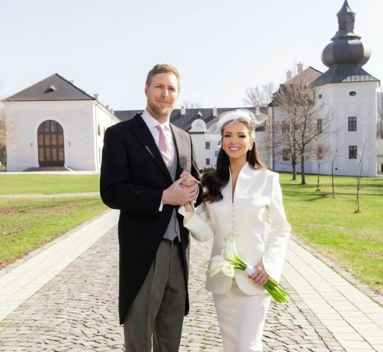 Dy vite pas ndarjes nga Elia Zaharia, Princ Leka II martohet me Blerta Celibashin