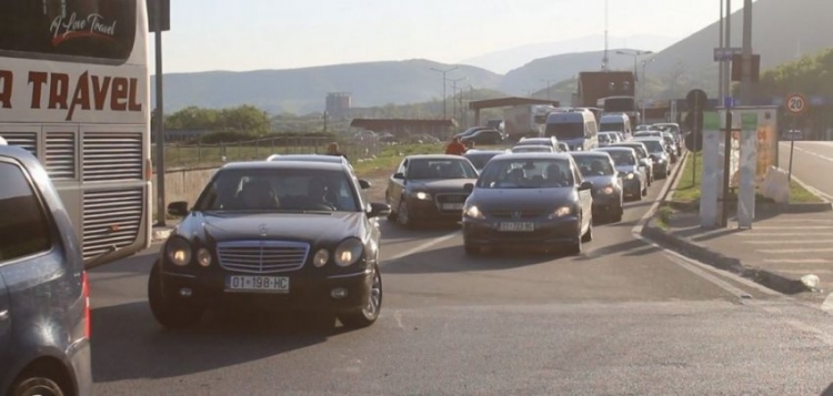 Nga Kosova drejt plazheve të Shqipërisë, fluks në Morinë