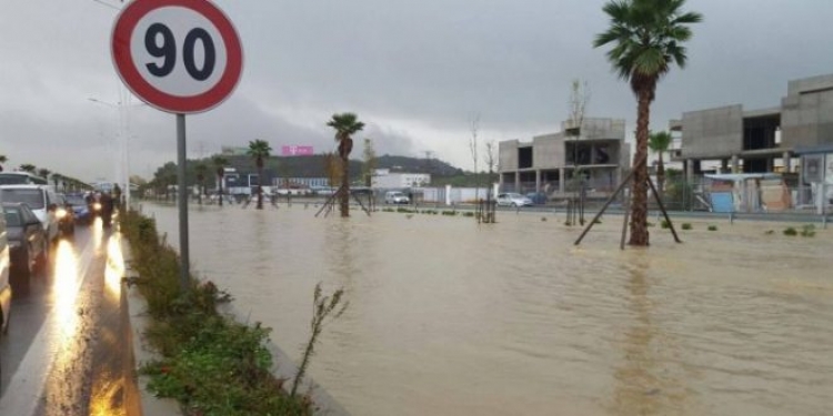 Shqipëria nën 'pushtetin' e përmbytjeve, evakuohen 315 persona