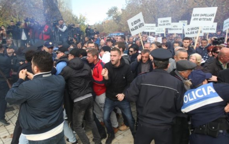 Protesta e rradhës e opozitës, ''blindohet'' Parlamenti, ja masa që ka marrë Policia e Shtetit [FOTO]