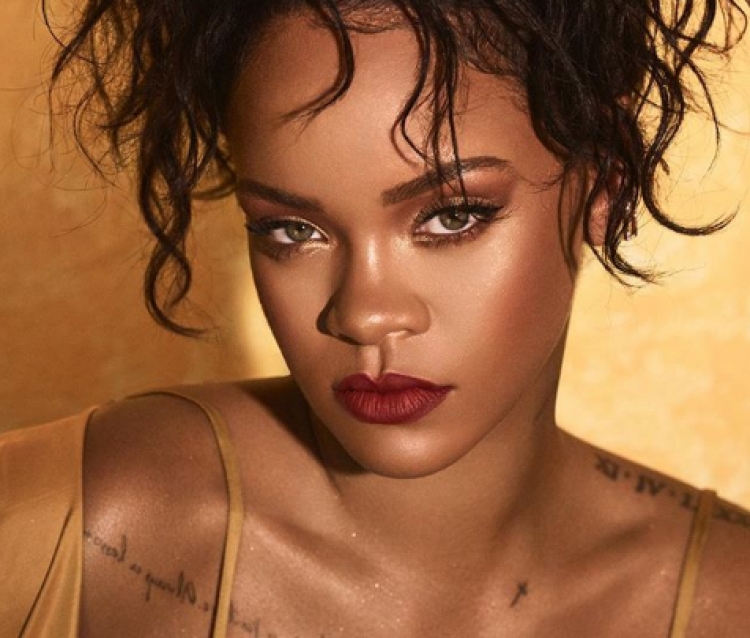 A do ta njihni Rihannan pas këtij ndryshimi? [FOTO]