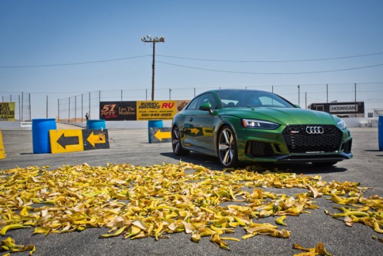 Një Audi RS5 mbi banane! Ja rezultati [VIDEO]