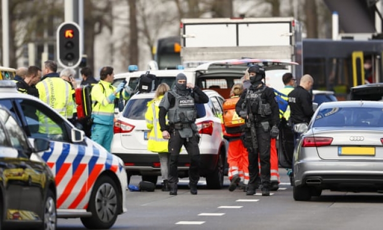 Shumë persona të vdekur e të plagosur në një qytet të Holandës, ngjarja ende e paqartë për autoritetet