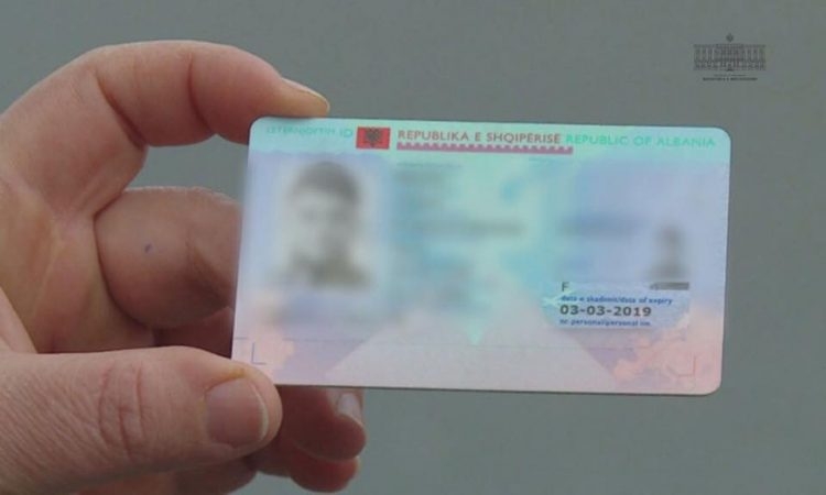 Fluksi i lartë për kartat e identitetit, ja njoftimi i rëndësishëm nga Drejtoria e Gjendjes Civile