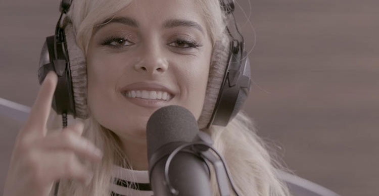 Bebe Rexha prezanton emrin e saj shqip për MTV [VIDEO]