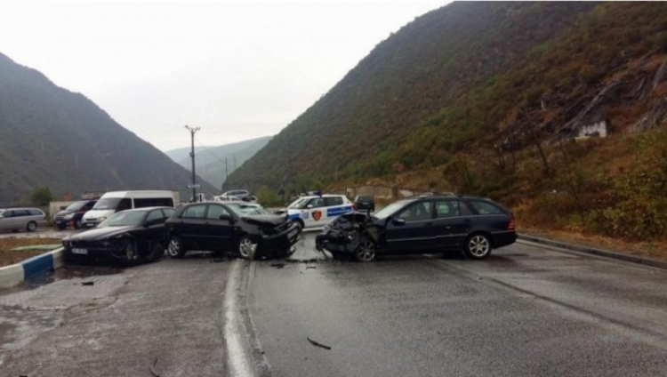 Aksident në aksin Vlorë-Fier, 22-vjeçari me 