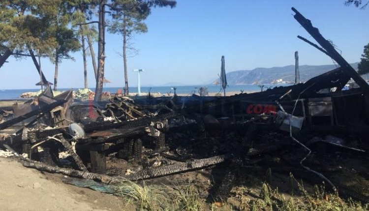 Një lokal veror i punonjësit të Prokurorisë në Shëngjin digjet rreth orë 4 të mëngjesit  në zonën e Kunes në Shëngjin duke u shkrumbuar plotësisht