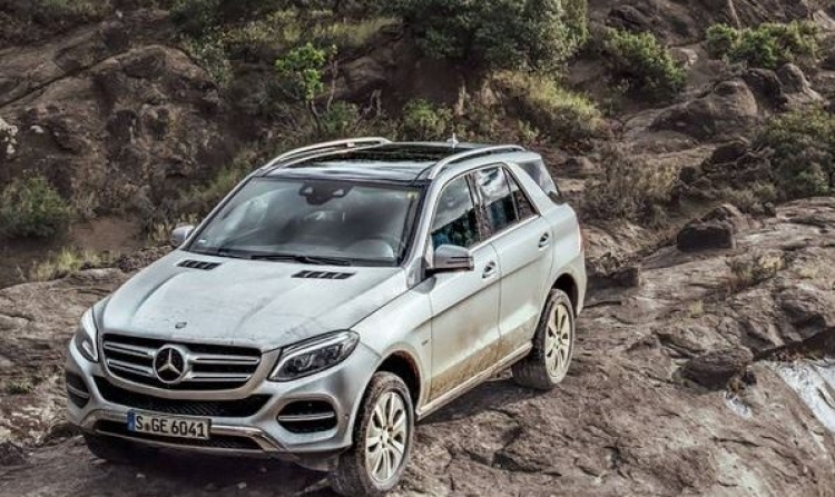 Mercedes Benz zgjedh Shqipërinë për të promovuar modelin e ri [FOTO]