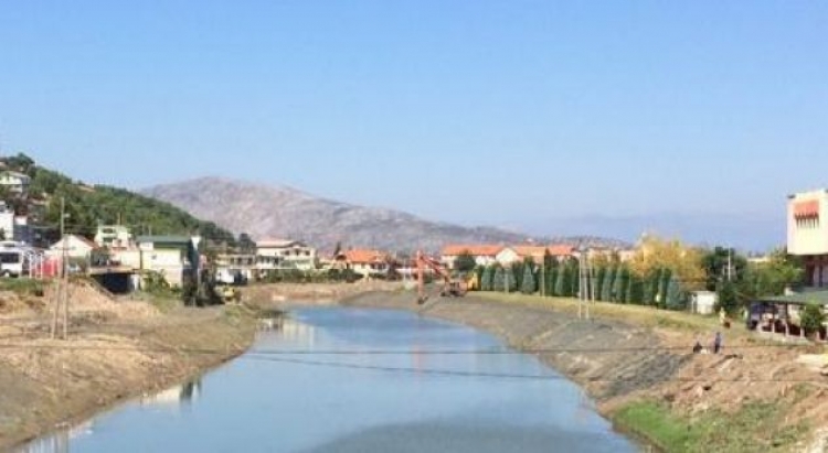 Shkodrani bie nga biçikleta, mbytet në lumin Drin