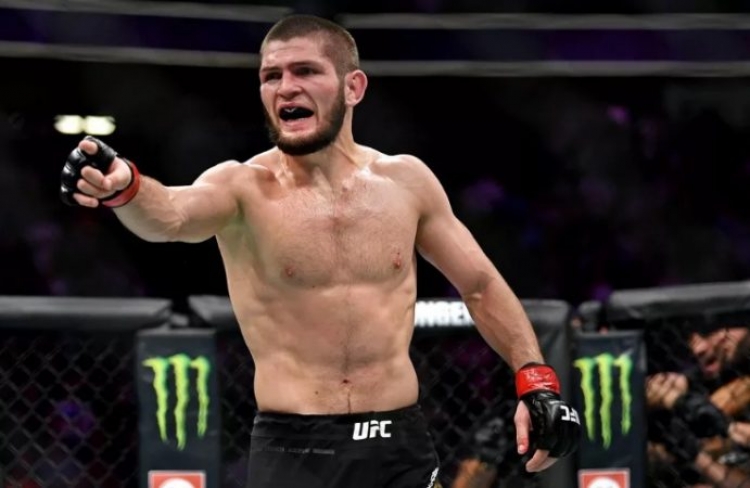 Khabib bën “gangsterin”: Le të më …