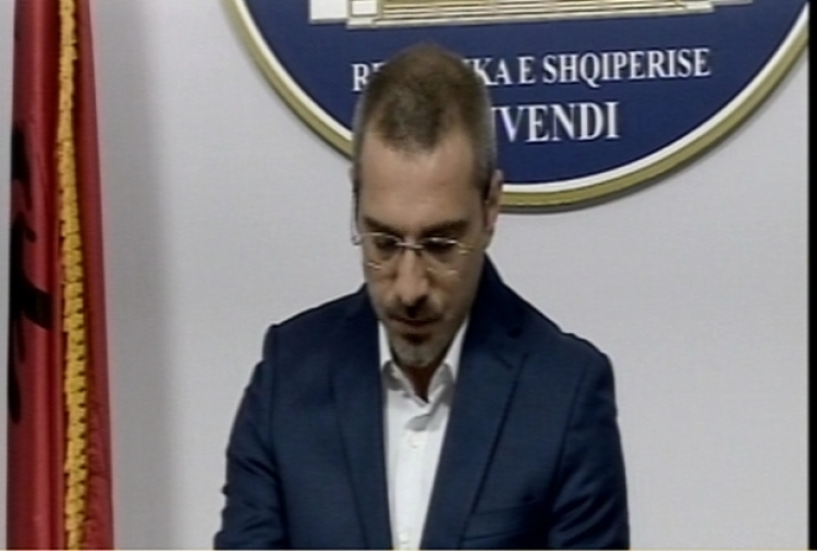 Saimir Tahiri letër prokurorëve: “Jam deputet më hetoni shpejt! ”