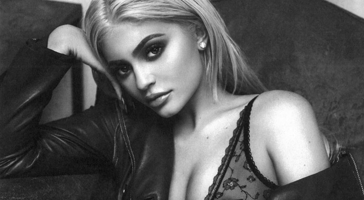 Kylie Jenner është keq, merr frymë me aparat! [FOTO/VIDEO]