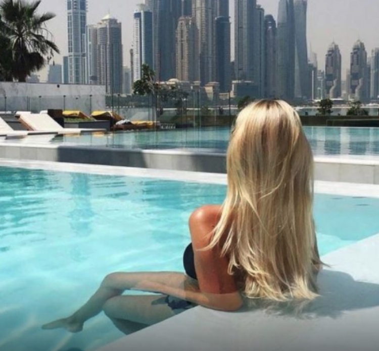 Shampanjë, jahte dhe tigra, fëmijët e pasur të Dubait “çmendin” rrjetin [FOTO]