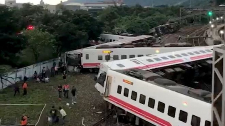 Shkëputen vagonët e trenit, disa të vdekur e qindra të plagosur