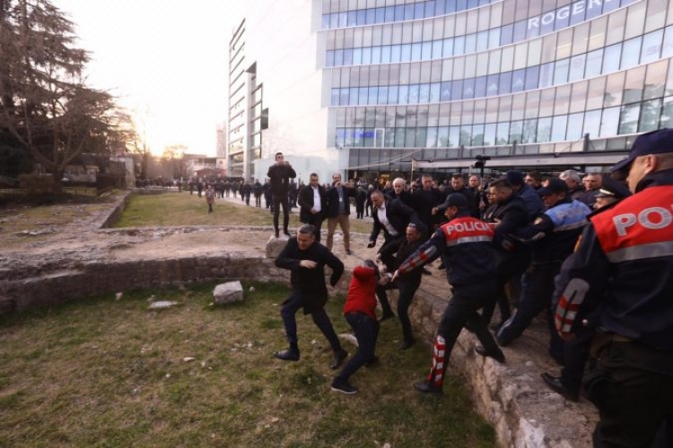 Blendi Klosi flet pas INCIDENTIT tek PROTESTA: Ajo që më ndodhi mua ishte si...