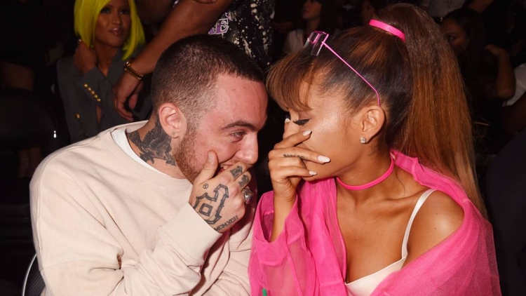 Ariana Grande dhe Mac Miller, intimë në publik si...adoleshentë [FOTO]