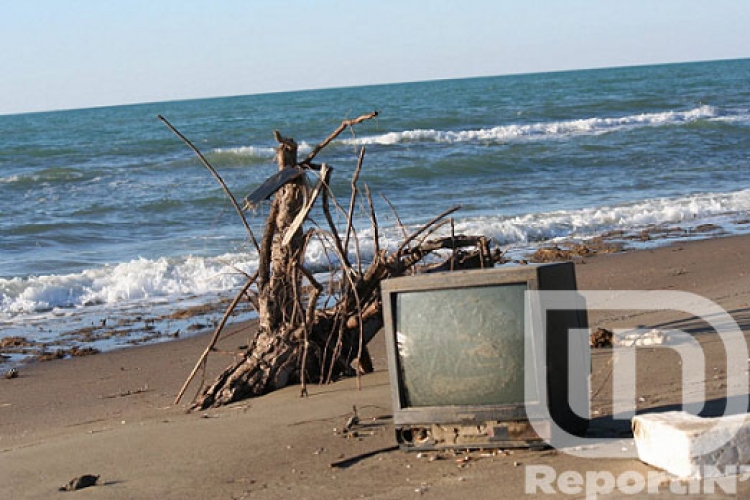 Reporti'IN: “Prodhime deti”! Ja çfarë gjen në bregdetin shqiptar